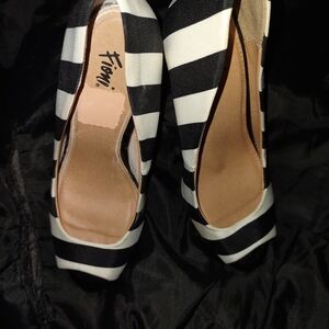 FIONI Clothing Bold Striped Heels